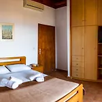 Papanestoras Daire