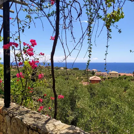 Papanestoras アパート カルダミリ